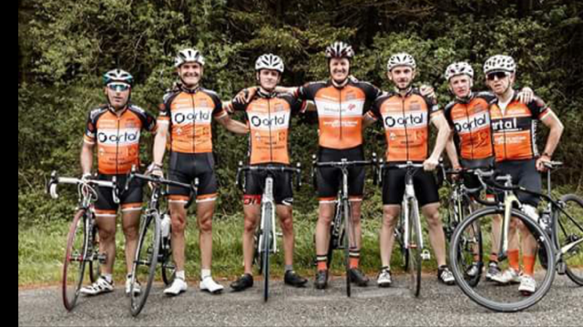 Les coureurs du balma vélo sprint lors de la course FSGT du Tour du Tarn Sud 